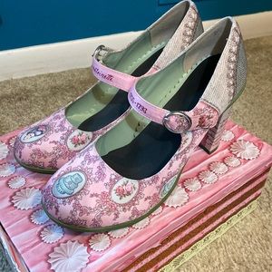 Hot chocolate high heels Lolita France